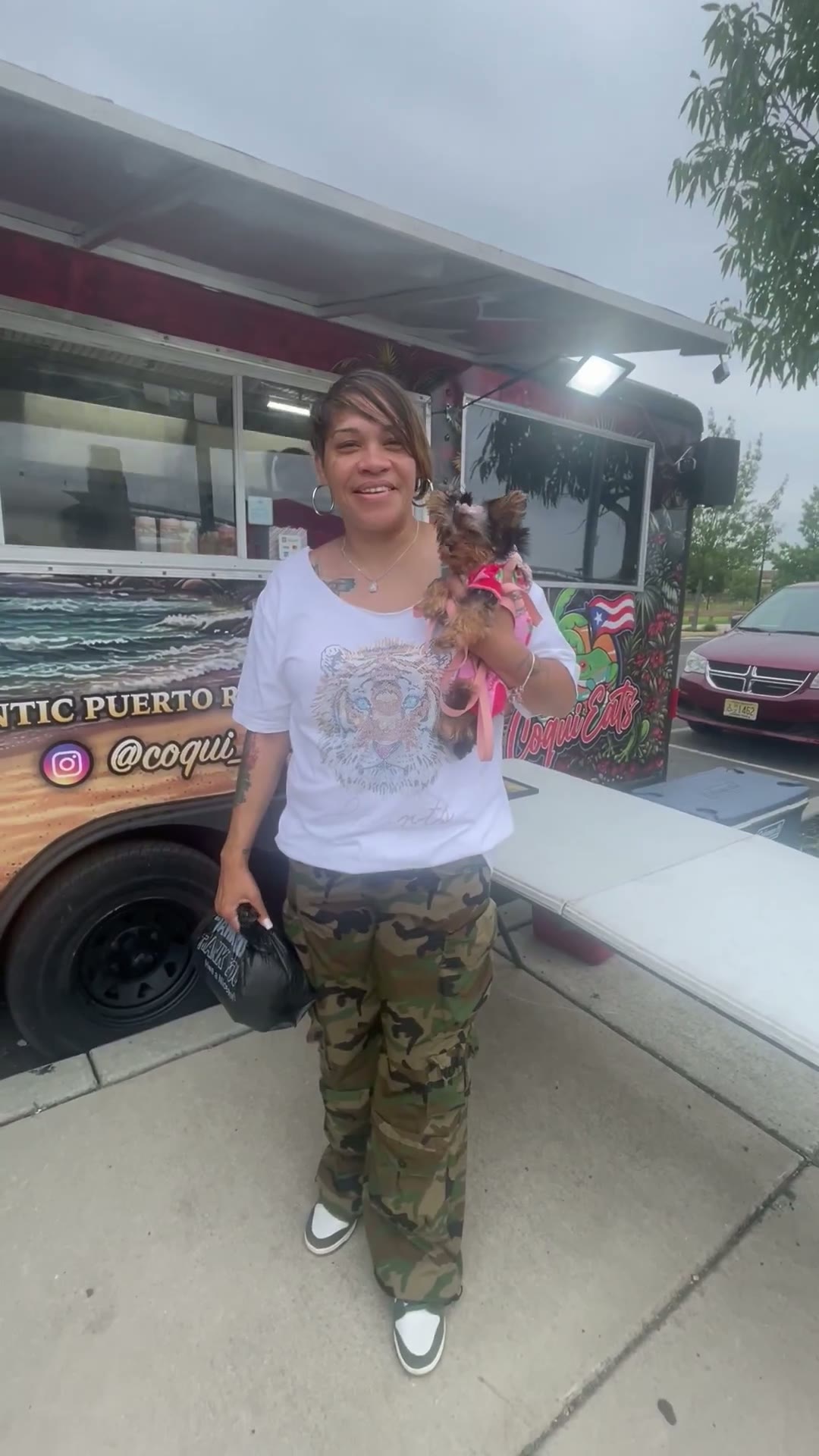 Jackie visiting the CoquiEats food truck